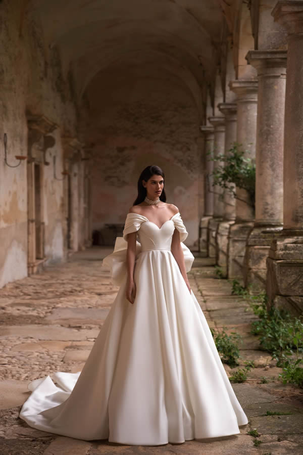 Eva Lendel Made 4 Love 'Anti' bridal dress.