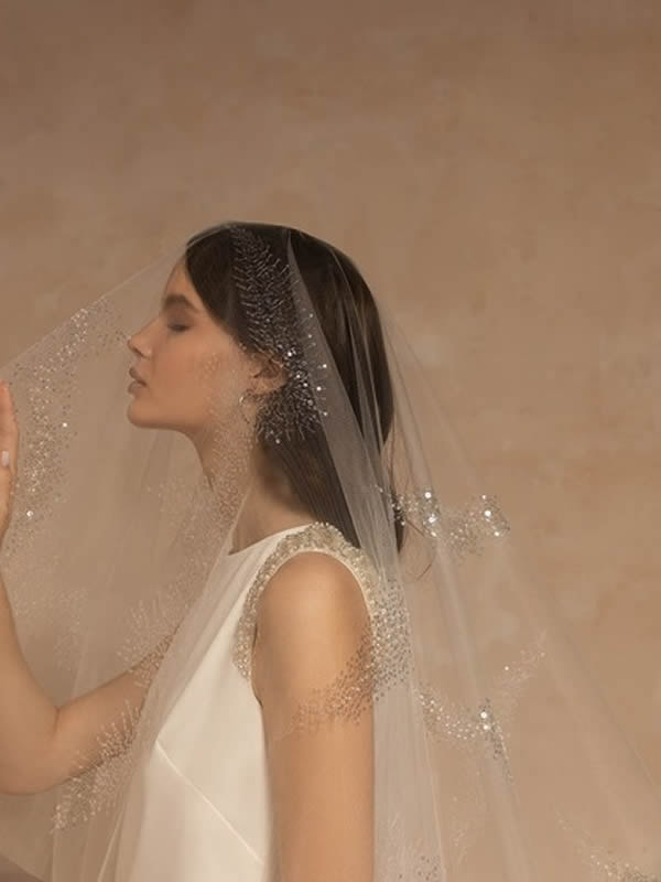 Eva Lendel bridal veil.