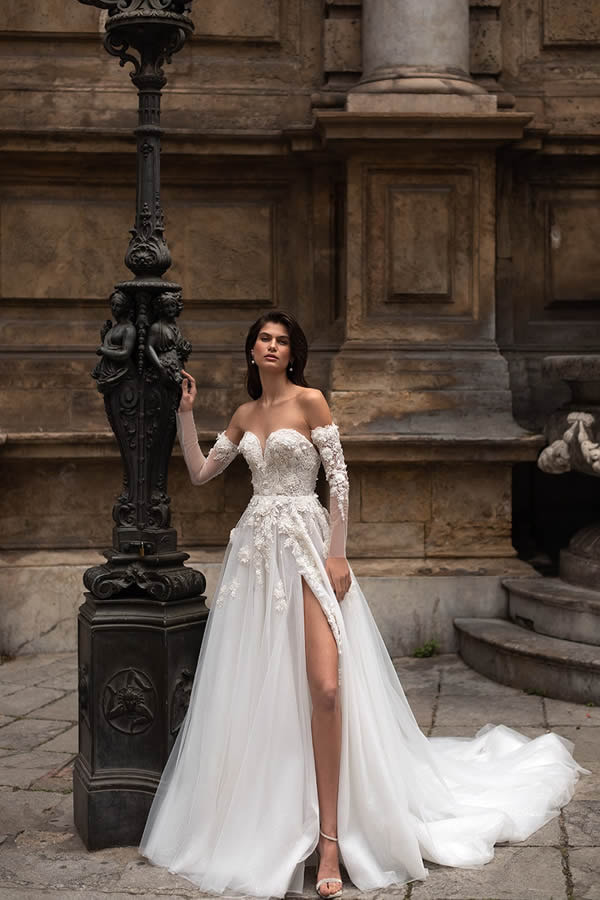Eva Lendel 'Kelaya' bridal dress.