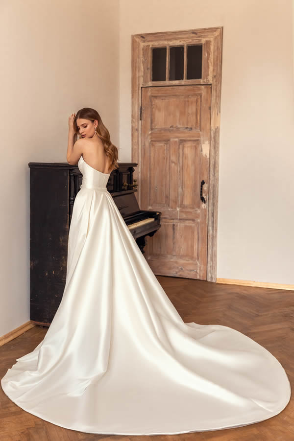 Eva Lendel 'Lika' bridal dress.