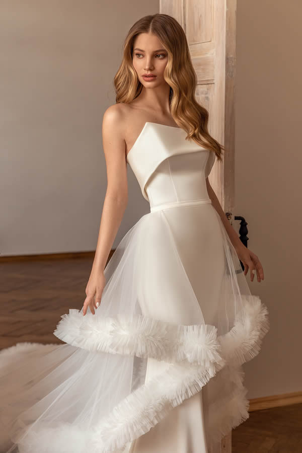 Eva Lendel Less is More 2022 'Pretty' bridal dress.