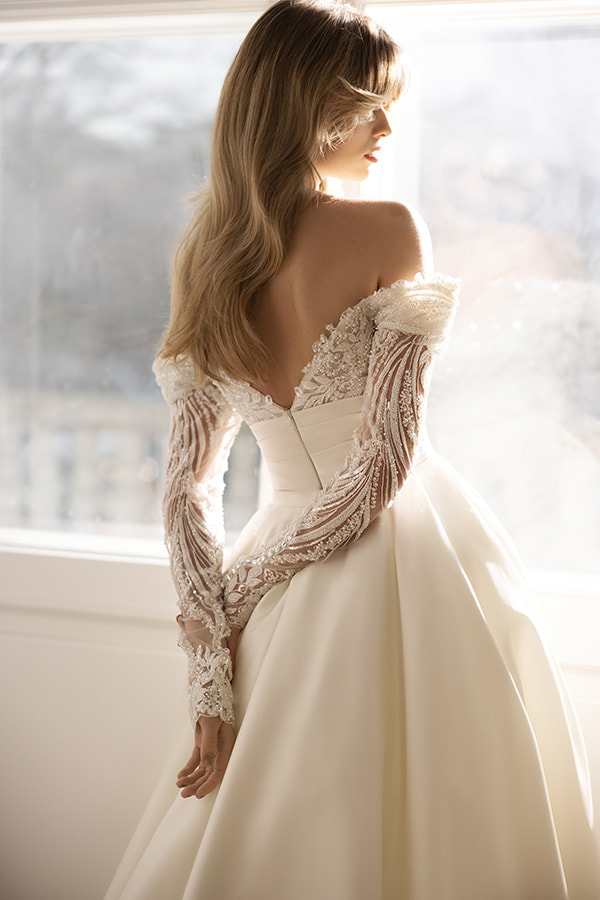 On trend long sleeves bridal dress.