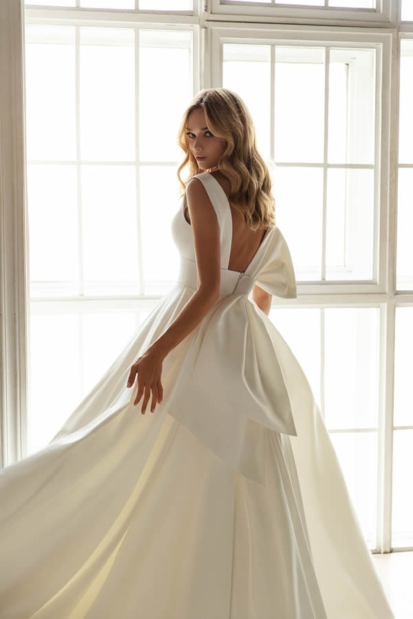 Eva Lendel 'Valery' bridal dress.
