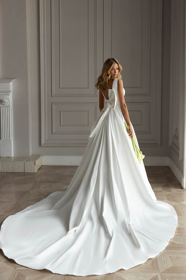 Eva Lendel 'Valery' bridal dress.